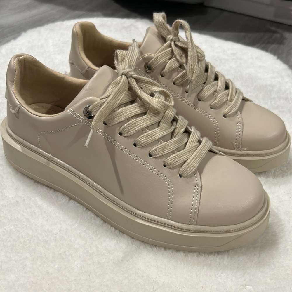 Lace-up sneakers memory foam